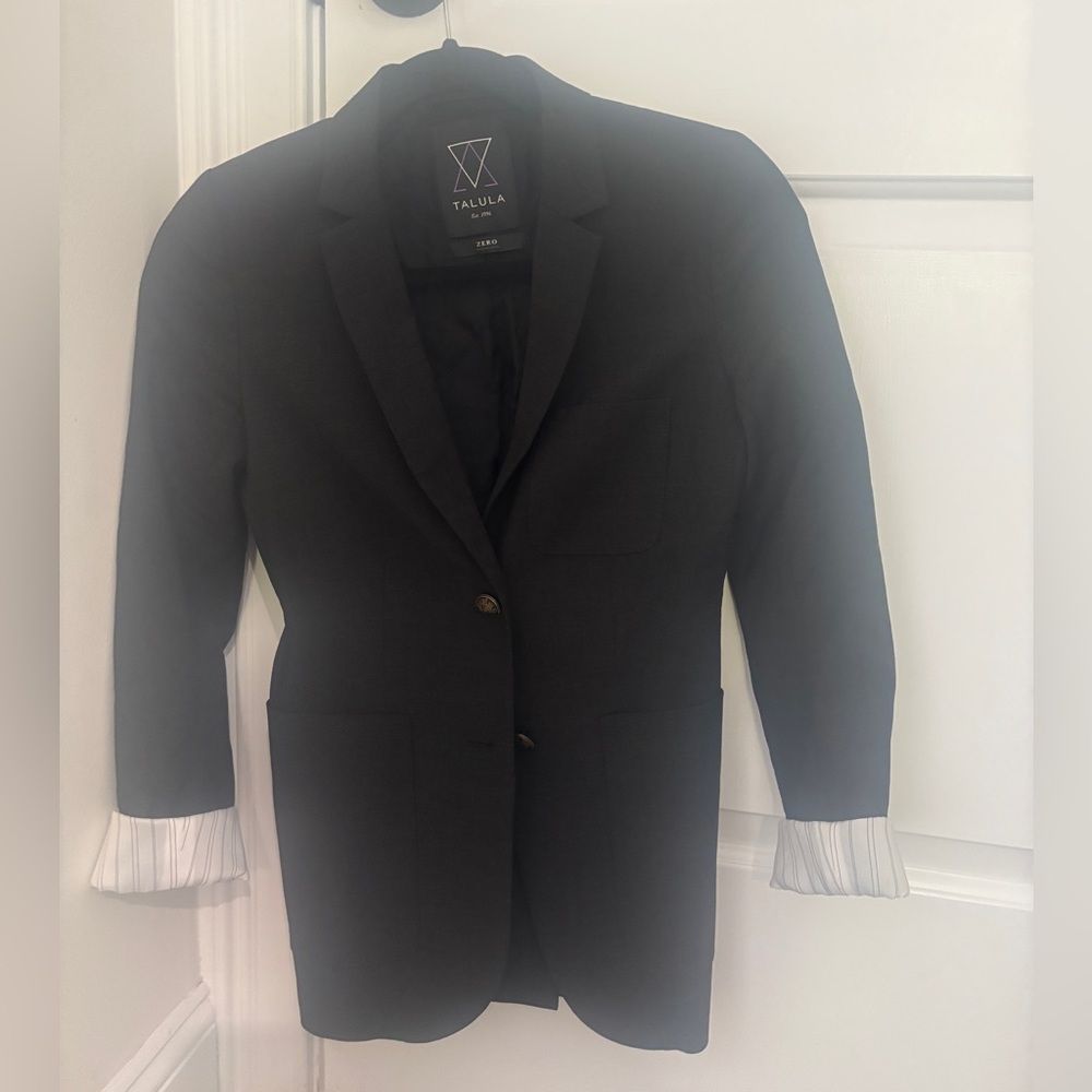 Aritzia blazer/jacket size 0 like new